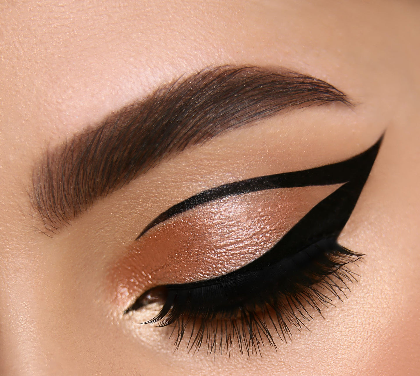 BE BOLD CUT-LINER NEGRO | CITY COLOR
